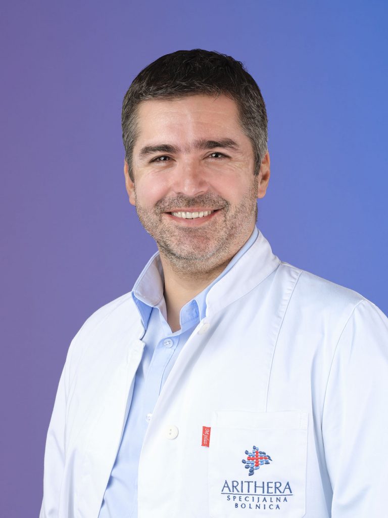 Krešimir Martić, doc. dr. sc. , specijalist plastične, rekonstrukcijske i estetske kirurgije
